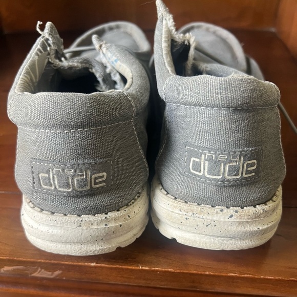 HEYDUDE men’s size 10 lightweight slip on shoe very good condition gray - Picture 3 of 7